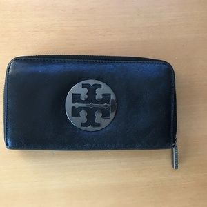 Tory Burch Black Large Continental leather wallet - zip around - good condition